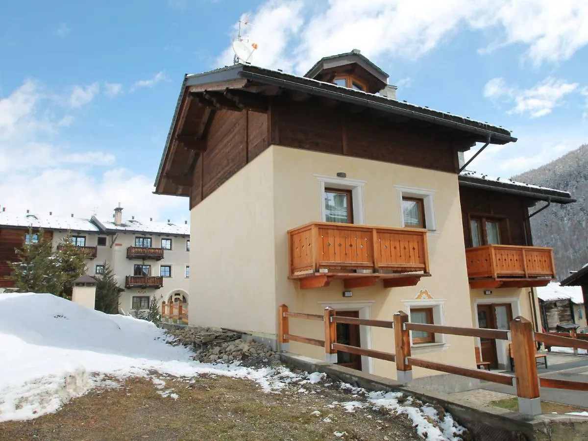 Comfortable Holiday Home in Livigno near Ski Lift Italia
