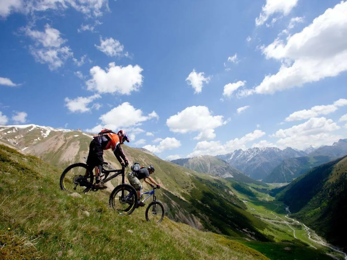 Comfortable Holiday Home in Livigno near Ski Lift 0*,