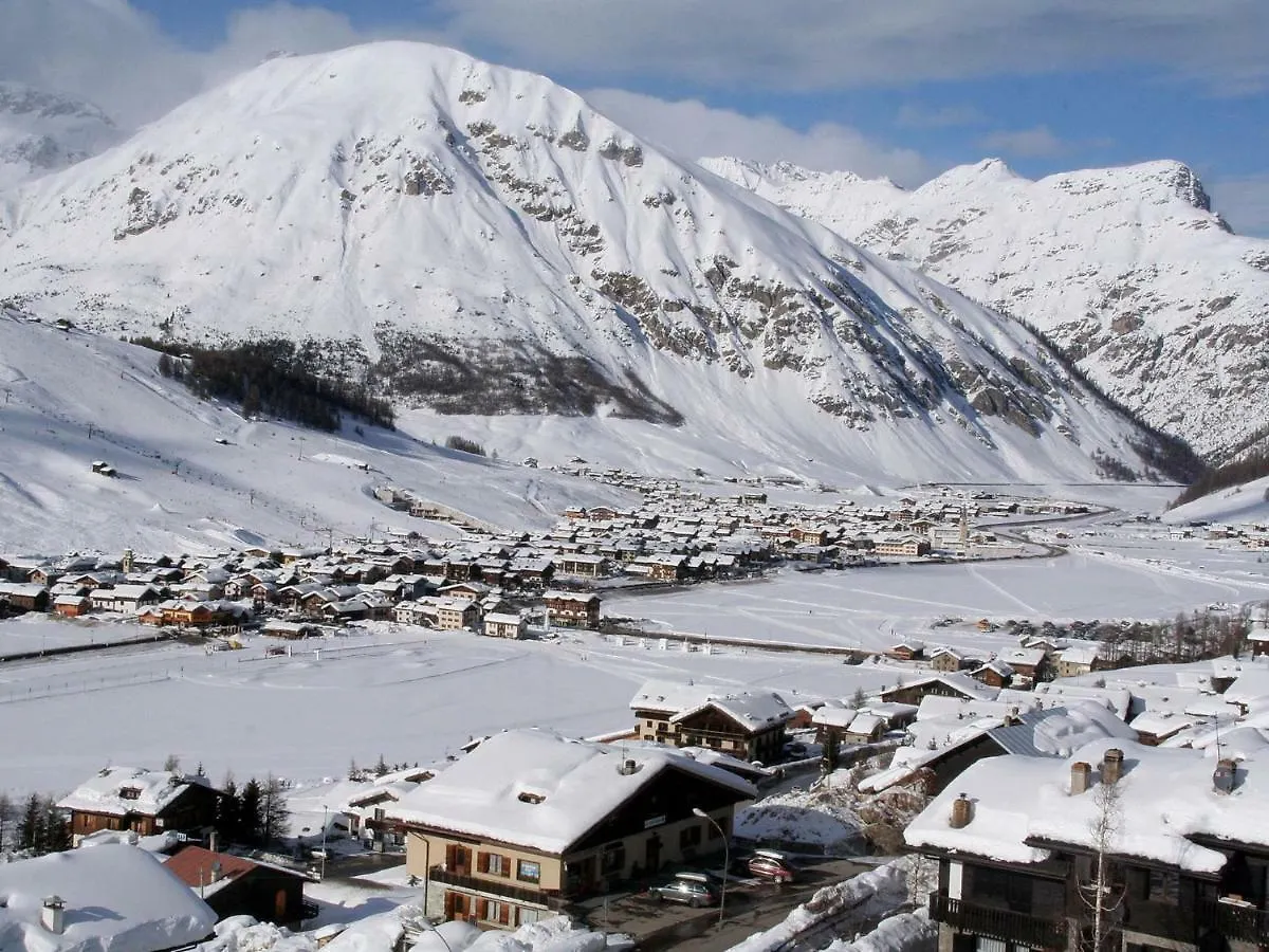 Comfortable Holiday Home in Livigno near Ski Lift